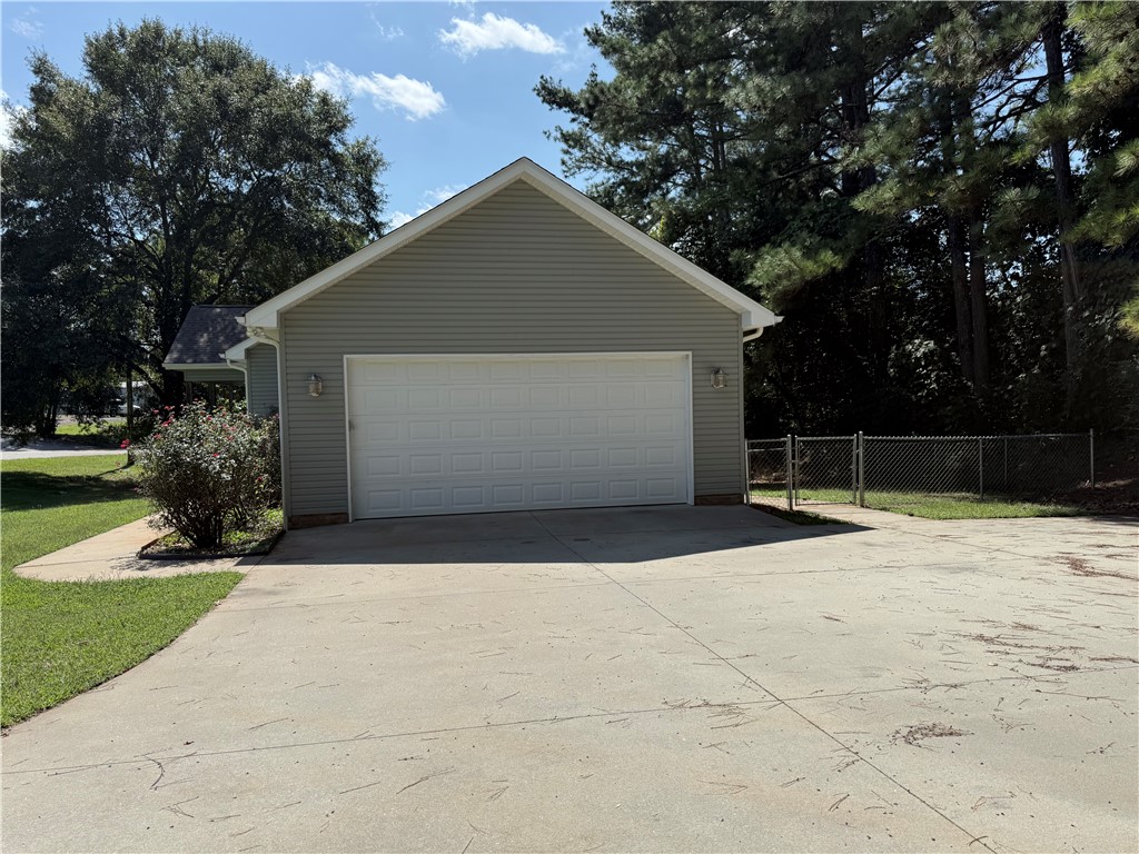 198 Miller Drive Central, SC 29630 - Photo 36 of 38