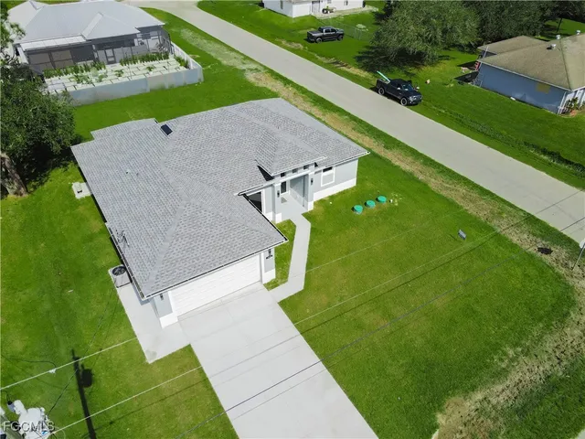 $2,300 | 3800 11th Street Southwest, Lehigh Acres, FL 33976