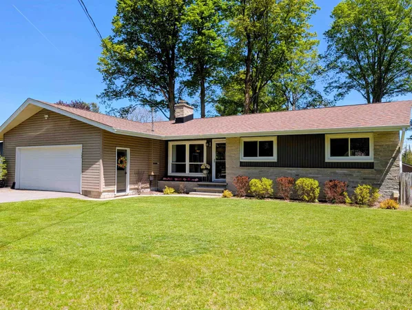 $689,000 | 704 Green Acres Avenue, Bellaire, MI 49615