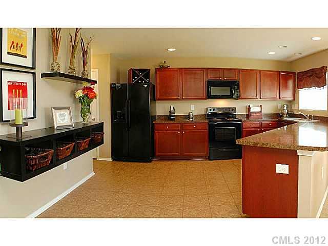 810 Risburg Lane Charlotte, NC 28262 - Photo 3 of 16