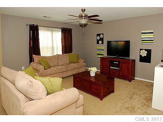 810 Risburg Lane Charlotte, NC 28262 - Photo 4 of 16