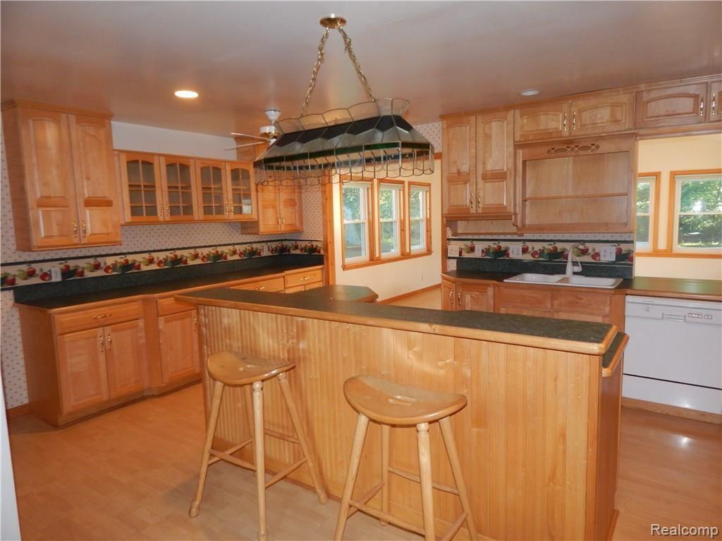 Nice Kitchen with a lot of cupboard and counter space