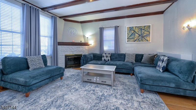 23 Sussex Road Clifton, NJ 07012 - Photo 4 of 24