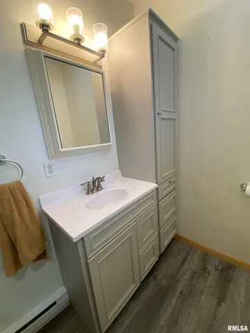 $99,900 | 178 South Main Street, Smithfield, IL 61477