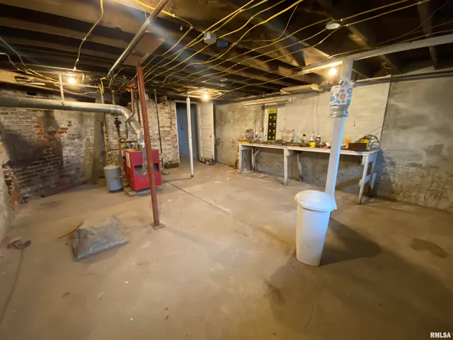 $99,900 | 178 South Main Street, Smithfield, IL 61477