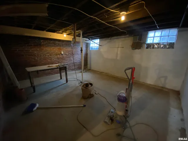 $99,900 | 178 South Main Street, Smithfield, IL 61477