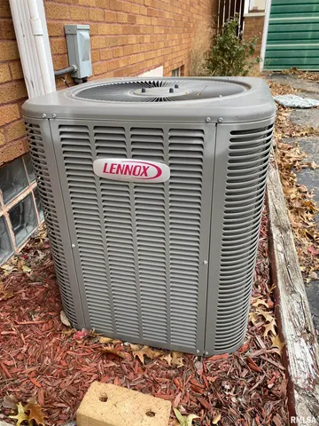 $99,900 | 178 South Main Street, Smithfield, IL 61477