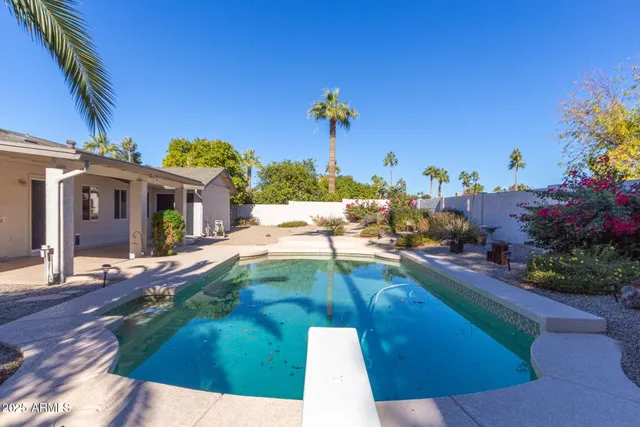 a view of a house with entertaining space