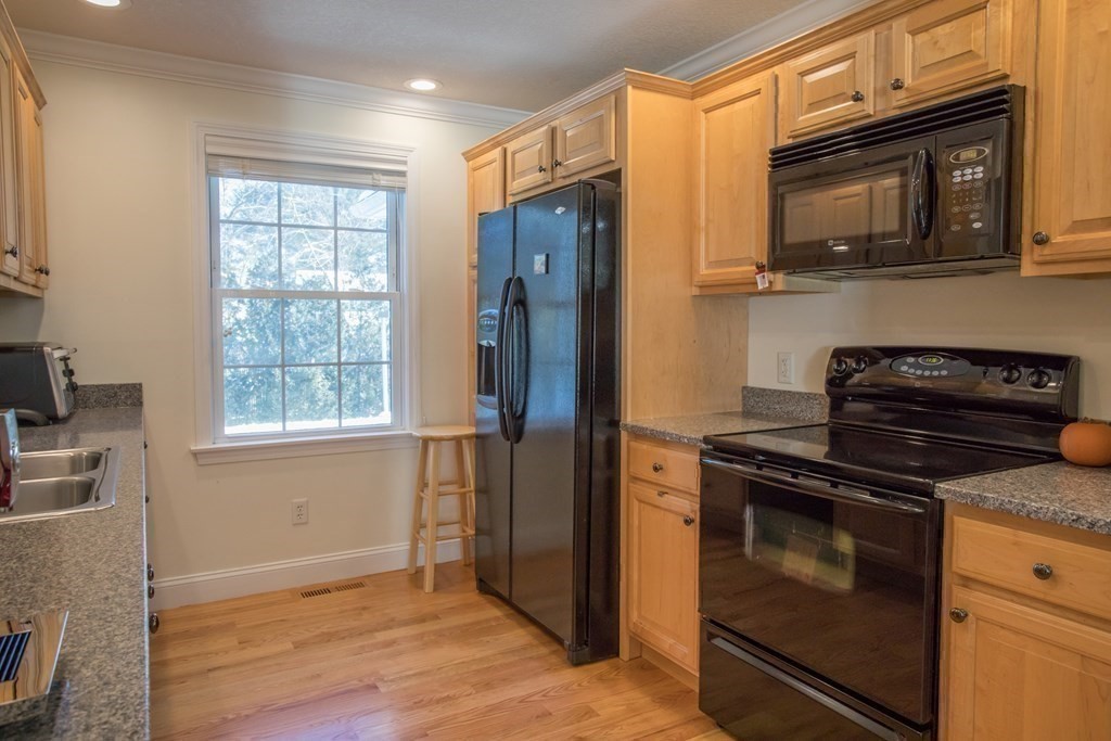 8 Hockanum Road, Unit 5 Northampton, MA 01060 - Photo 8 of 41 Gallery Image 8