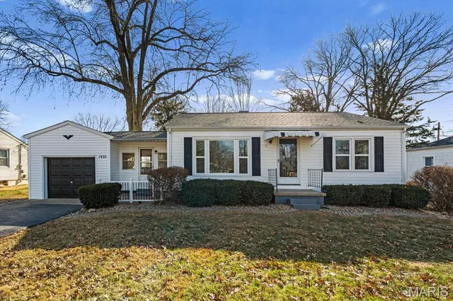 $239,900 | 1922 Muren Boulevard, Belleville, IL 62221