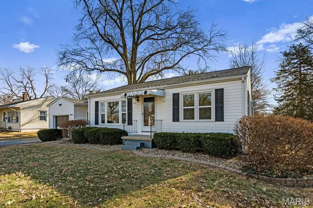 $239,900 | 1922 Muren Boulevard, Belleville, IL 62221