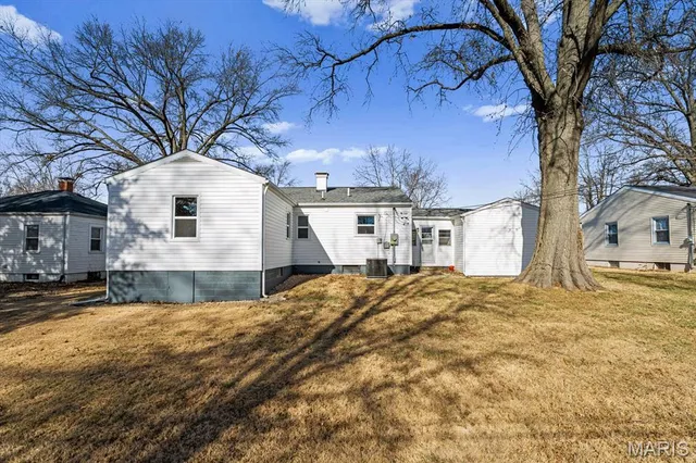 $239,900 | 1922 Muren Boulevard, Belleville, IL 62221