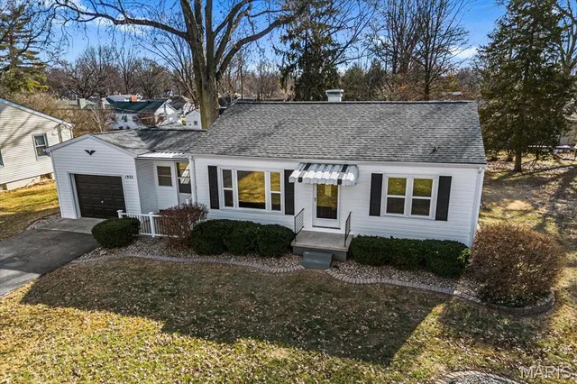 $239,900 | 1922 Muren Boulevard, Belleville, IL 62221