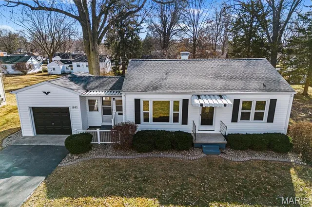$239,900 | 1922 Muren Boulevard, Belleville, IL 62221