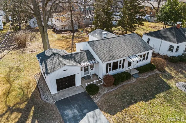 $239,900 | 1922 Muren Boulevard, Belleville, IL 62221