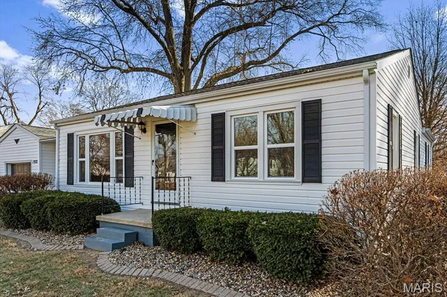 $239,900 | 1922 Muren Boulevard, Belleville, IL 62221