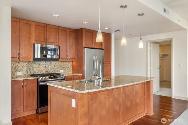 $5,088 | 10650 Northeast 9th Place, Unit 826, Bellevue, WA 98004