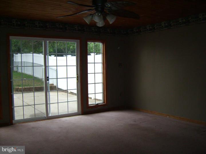 12203 Rambler Road Philadelphia, PA 19154 - Photo 9 of 15 Family Room