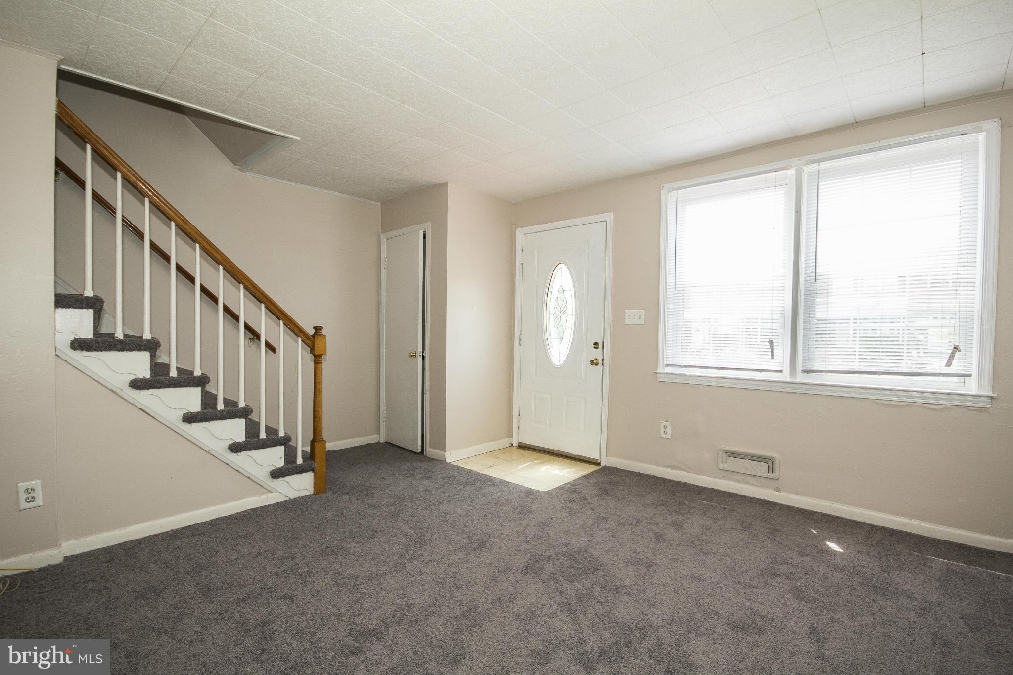 446 Westfield Road Dundalk, MD 21222 - Photo 3 of 19 Living Room
