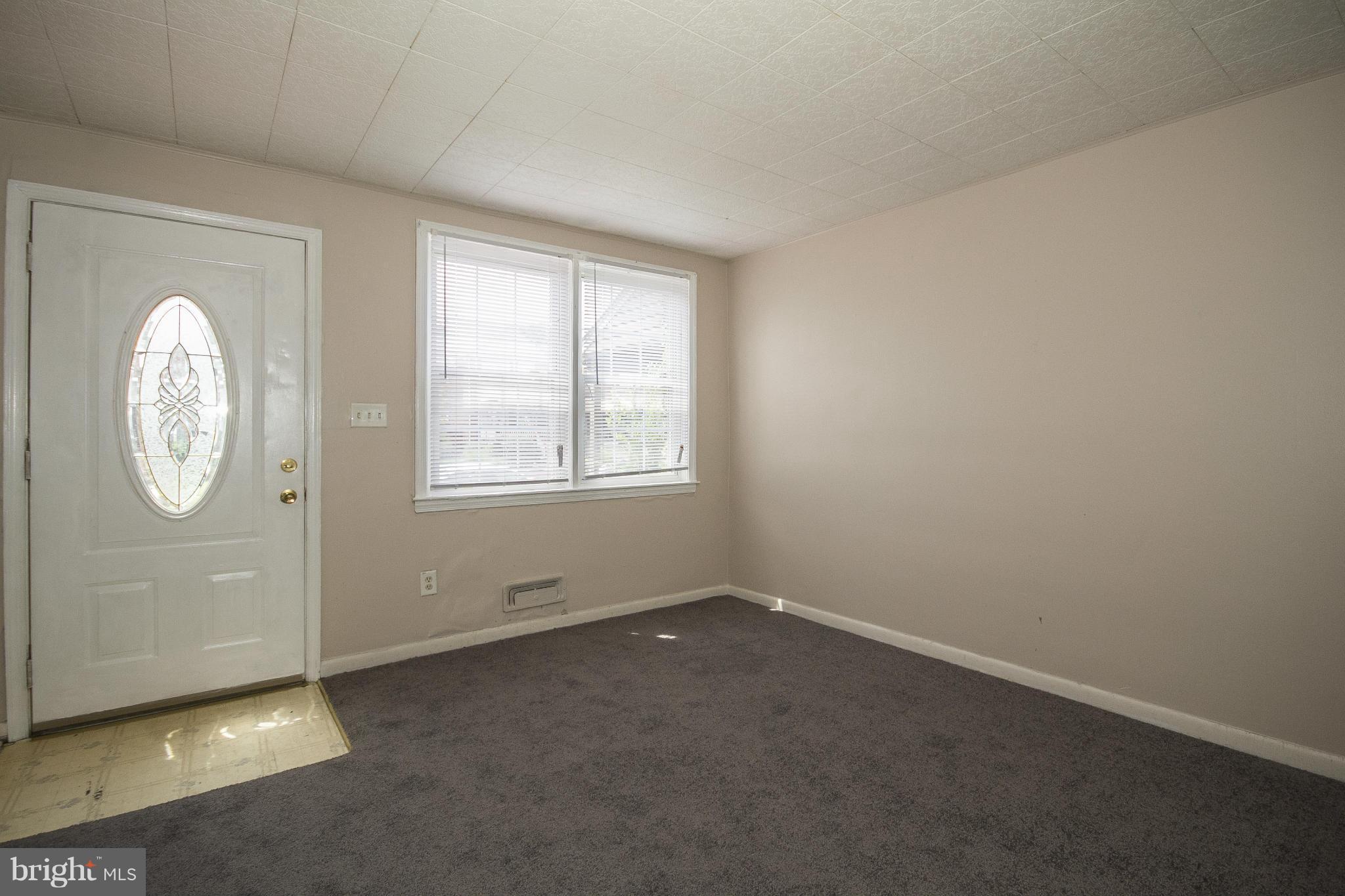 446 Westfield Road Dundalk, MD 21222 - Photo 4 of 19 Living Room
