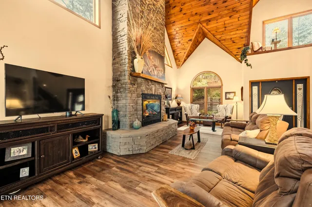 $2,100,000 | 1420 Lakeview Drive, Sharps Chapel, TN 37866