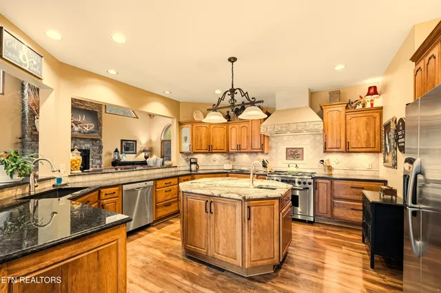 $2,100,000 | 1420 Lakeview Drive, Sharps Chapel, TN 37866