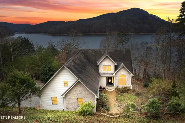 $2,100,000 | 1420 Lakeview Drive, Sharps Chapel, TN 37866