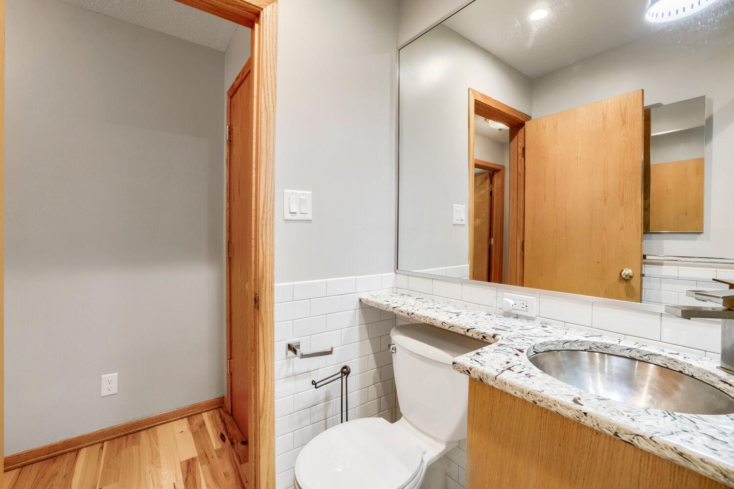 415 Ridgewood Avenue, Unit 101 Minneapolis, MN 55403 - Photo 21 of 28 Gallery Image 21