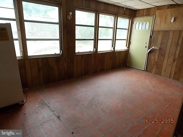 718 Old North Point Road Baltimore, MD 21222 - Photo 5 of 22 Interior (General)