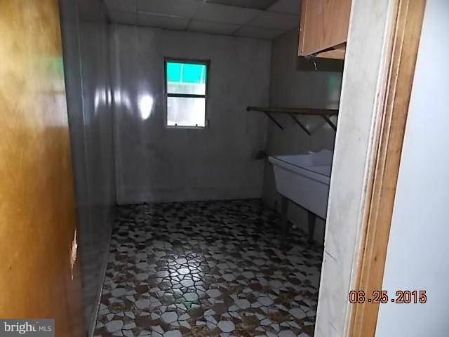 718 Old North Point Road Baltimore, MD 21222 - Photo 6 of 22 Interior (General)