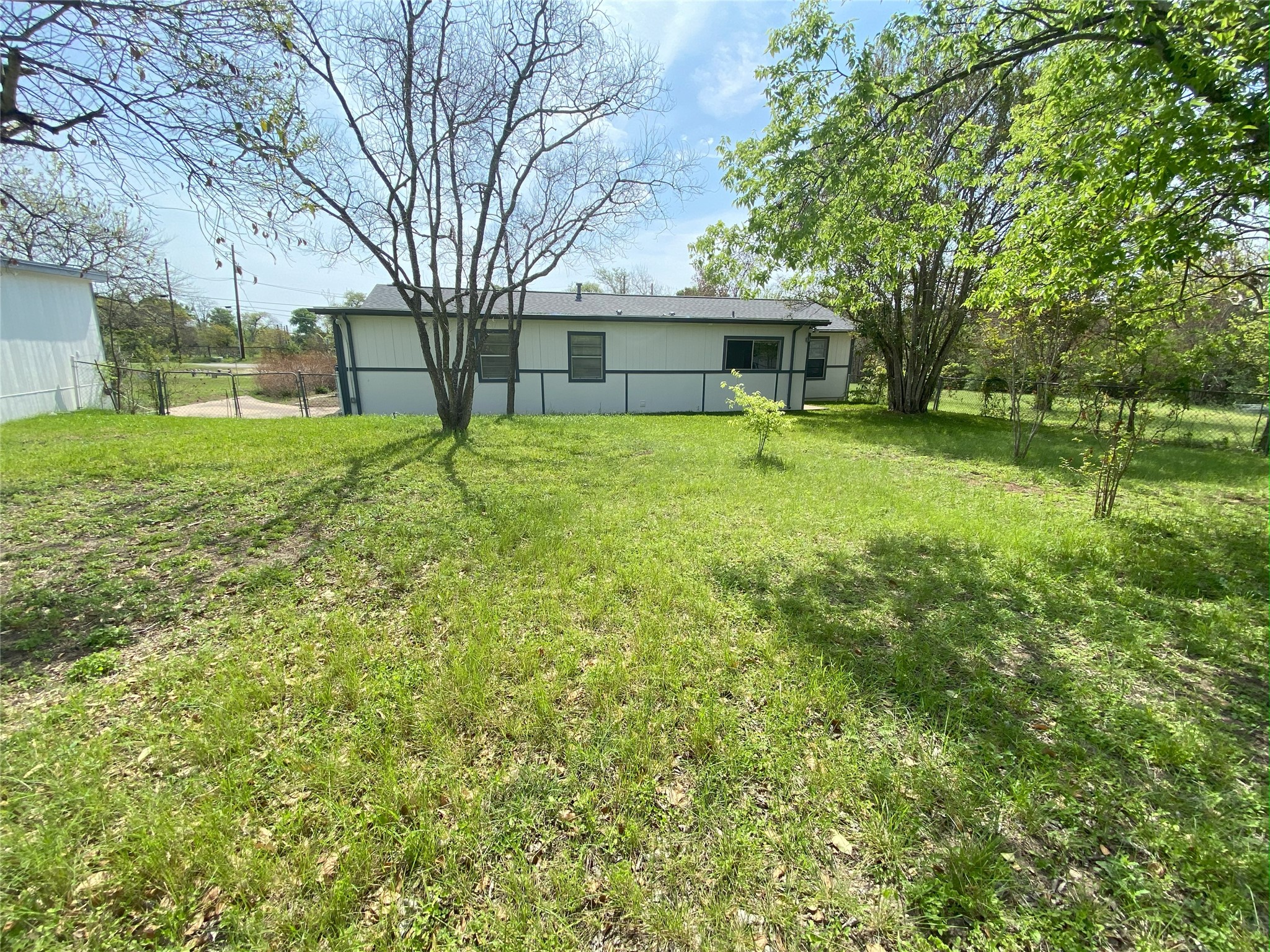 4806 Pecan Springs Road Austin, TX 78723 - Photo 15 of 20