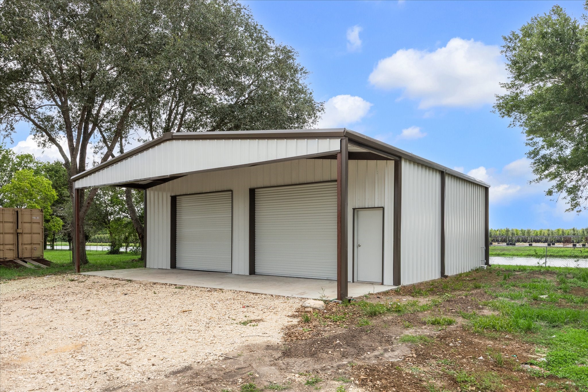 1935 Willow Road Wallis, TX 77485 - Photo 32 of 34 Shop with covered front space