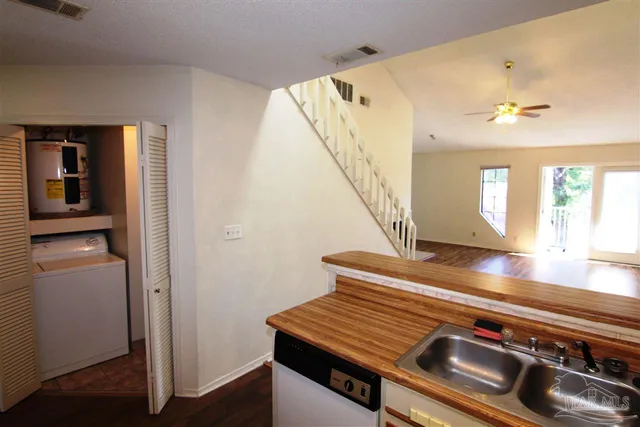 $1,200 | 5001 Grande Drive, Unit 423, Pensacola, FL 32504