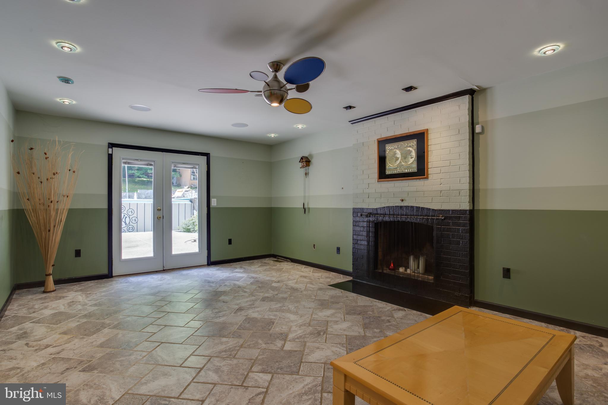 18520 Cabin Road Triangle, VA 22172 - Photo 14 of 39 Family room with heated tile floors.