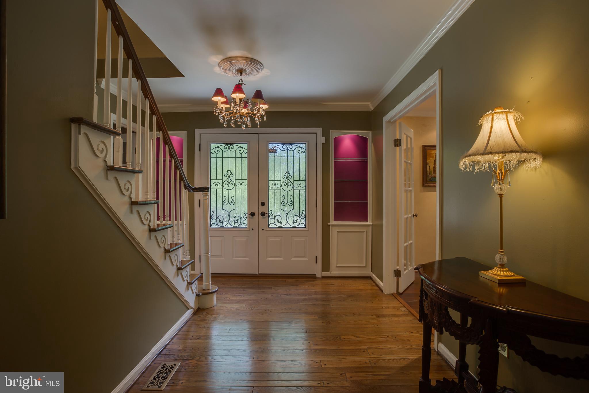 18520 Cabin Road Triangle, VA 22172 - Photo 3 of 39 Steel double door foyer with shatterproof glass.