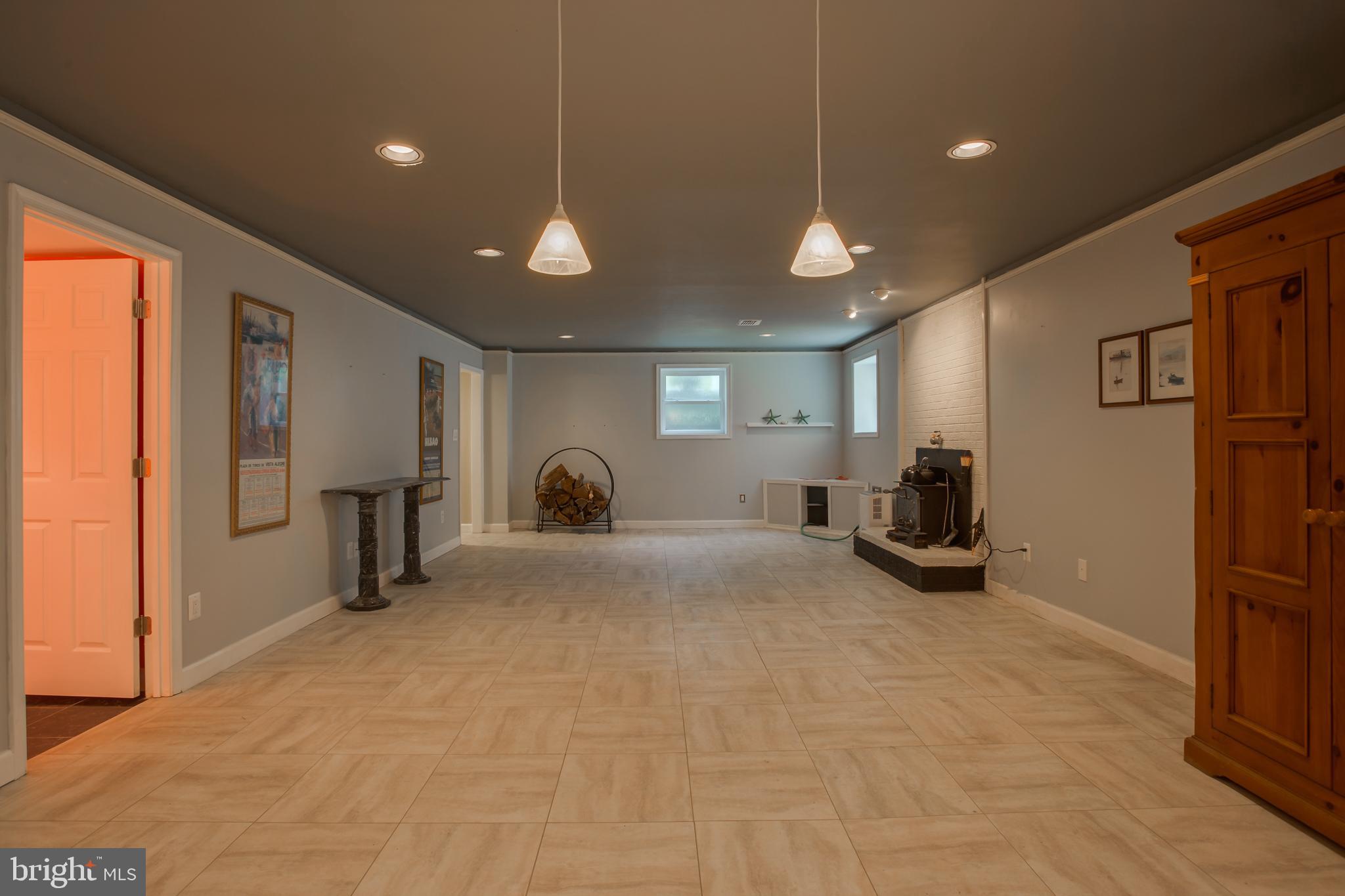 18520 Cabin Road Triangle, VA 22172 - Photo 22 of 39 Spacious room for media and game tables!