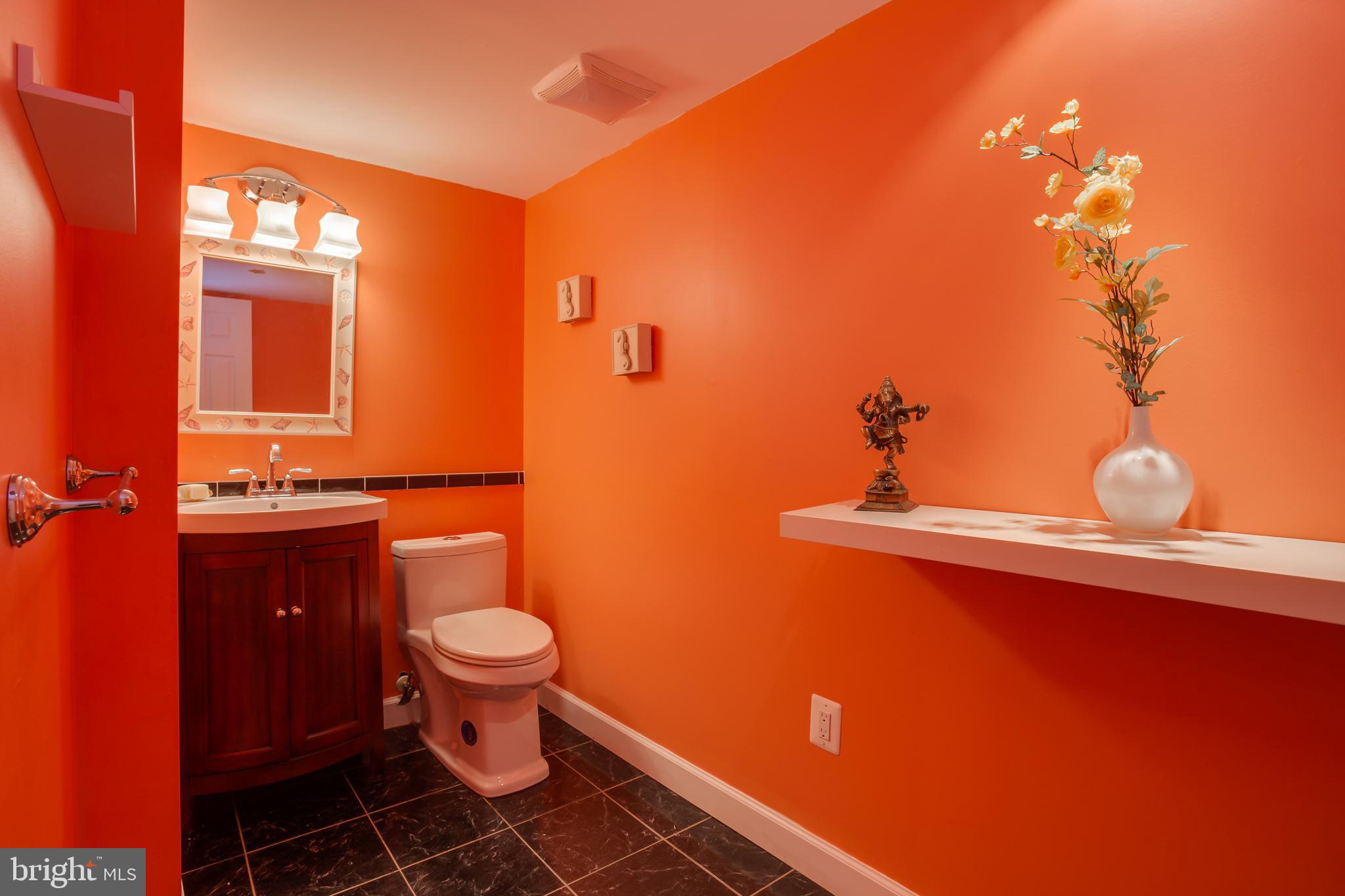 18520 Cabin Road Triangle, VA 22172 - Photo 23 of 39 Lower level half bath.