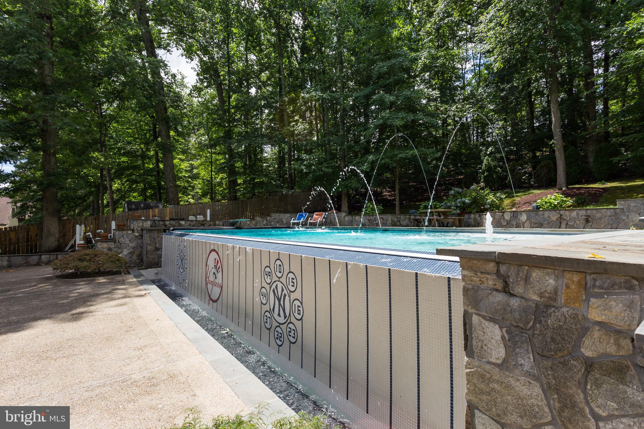 18520 Cabin Road Triangle, VA 22172 - Photo 35 of 39 Custom tile wall with waterfall.