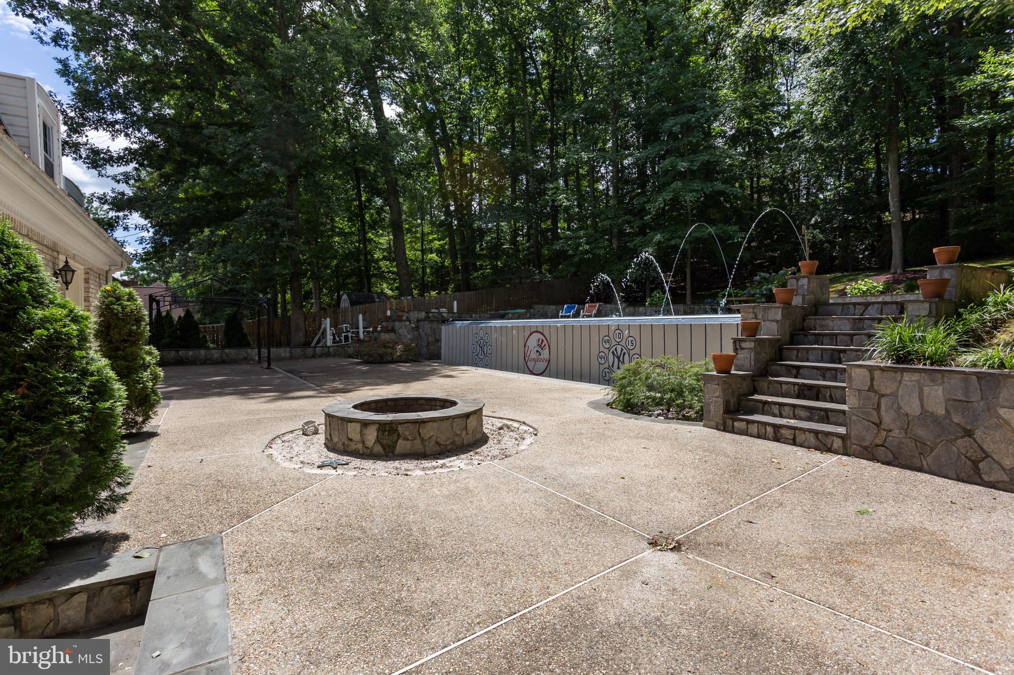 18520 Cabin Road Triangle, VA 22172 - Photo 36 of 39 Expanissive patio for entertaining & firepit.