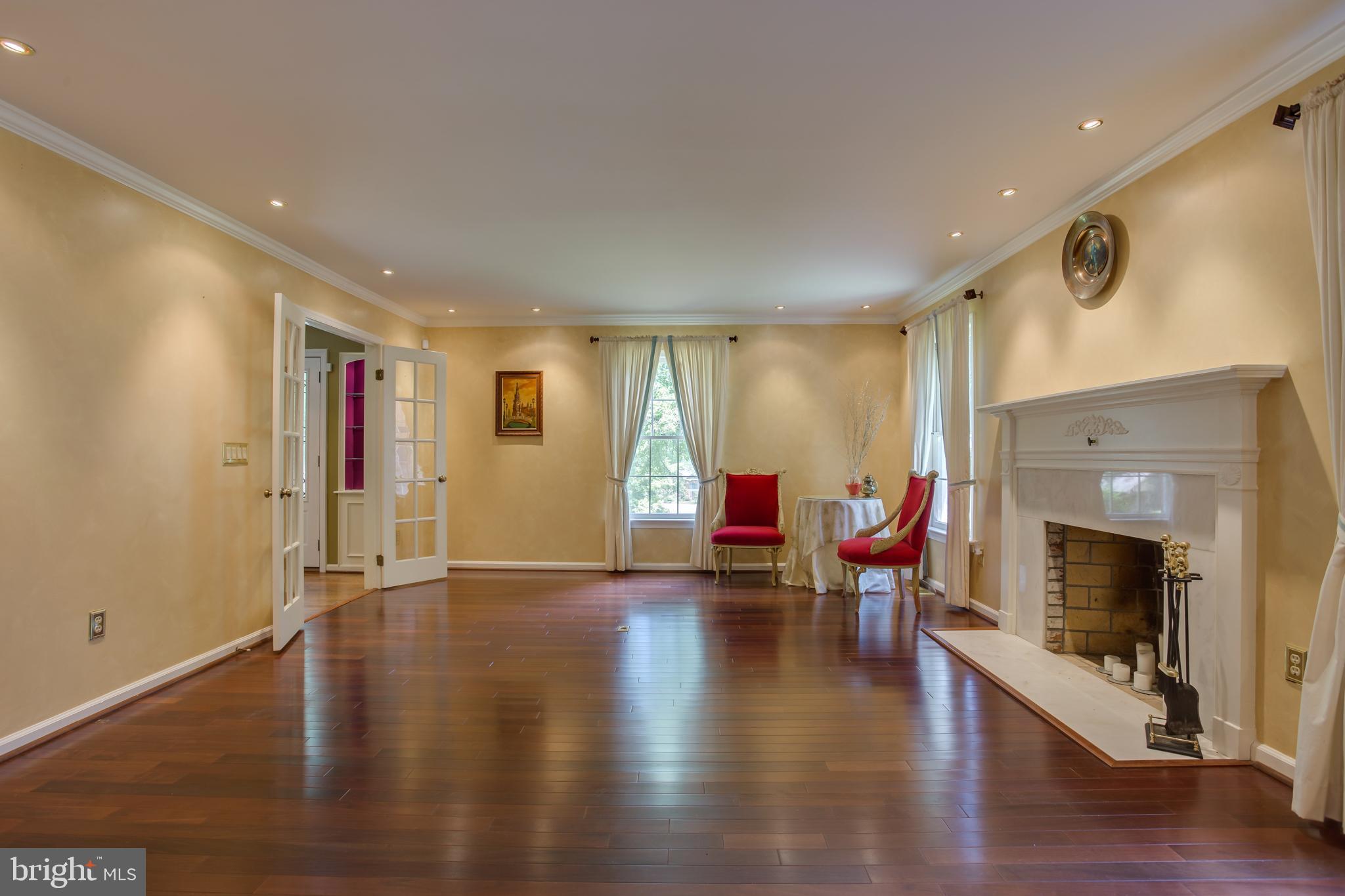 18520 Cabin Road Triangle, VA 22172 - Photo 6 of 39 Wood burning fireplace & recessed lighting.