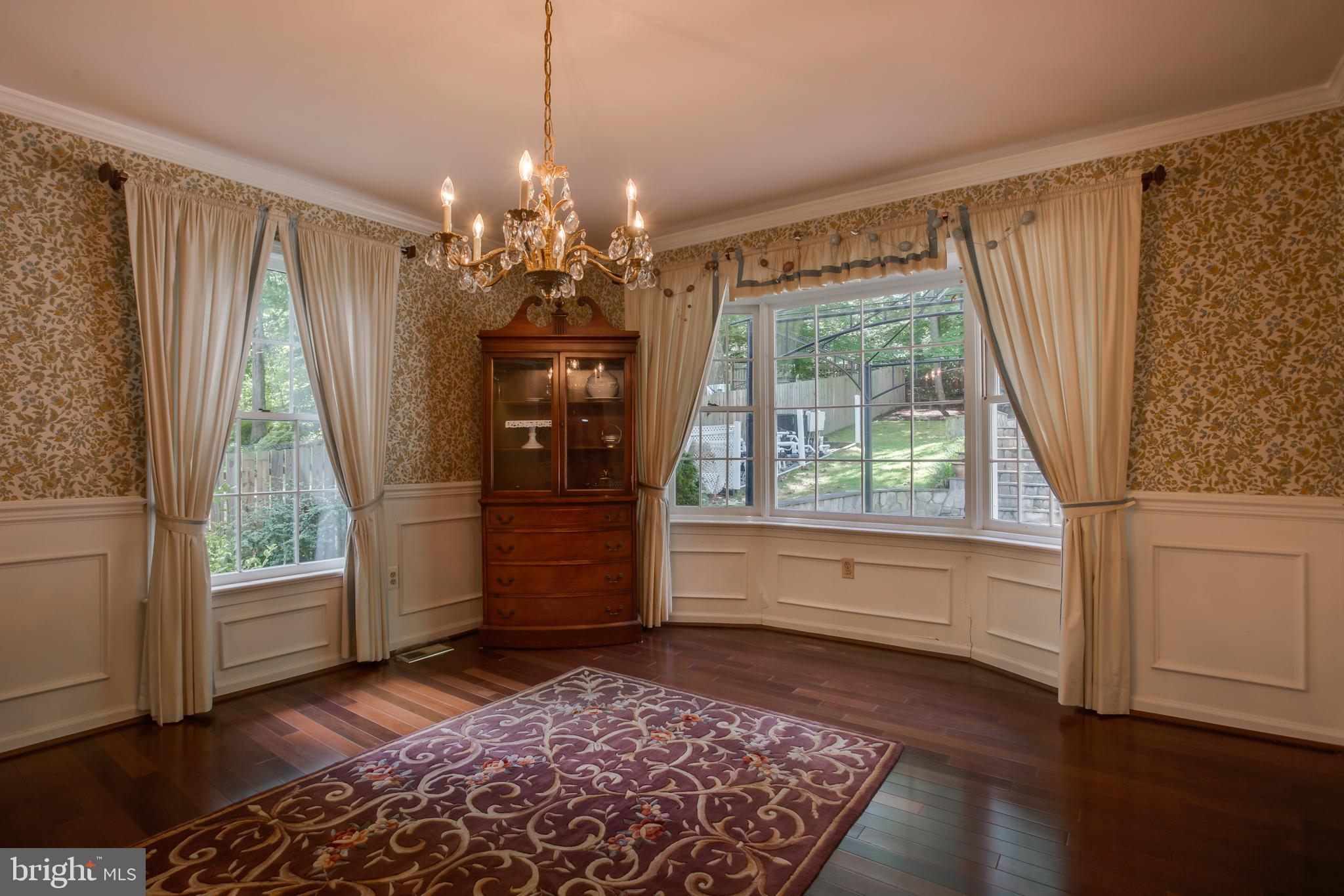 18520 Cabin Road Triangle, VA 22172 - Photo 8 of 39 Dinning room with bay window.