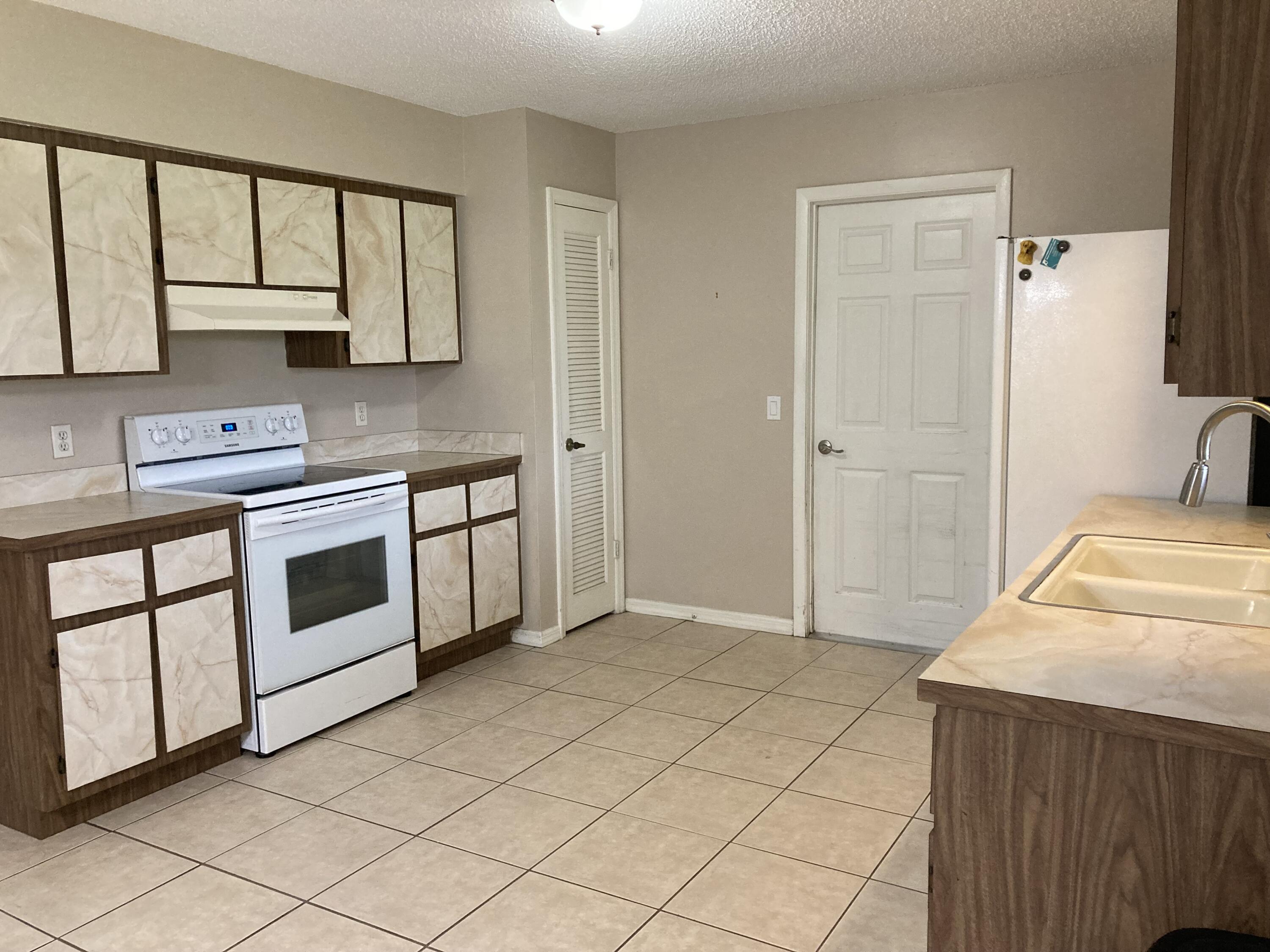 2272 Southeast Shipping Road Port St. Lucie, FL 34952 - Photo 2 of 23 IMG-8424