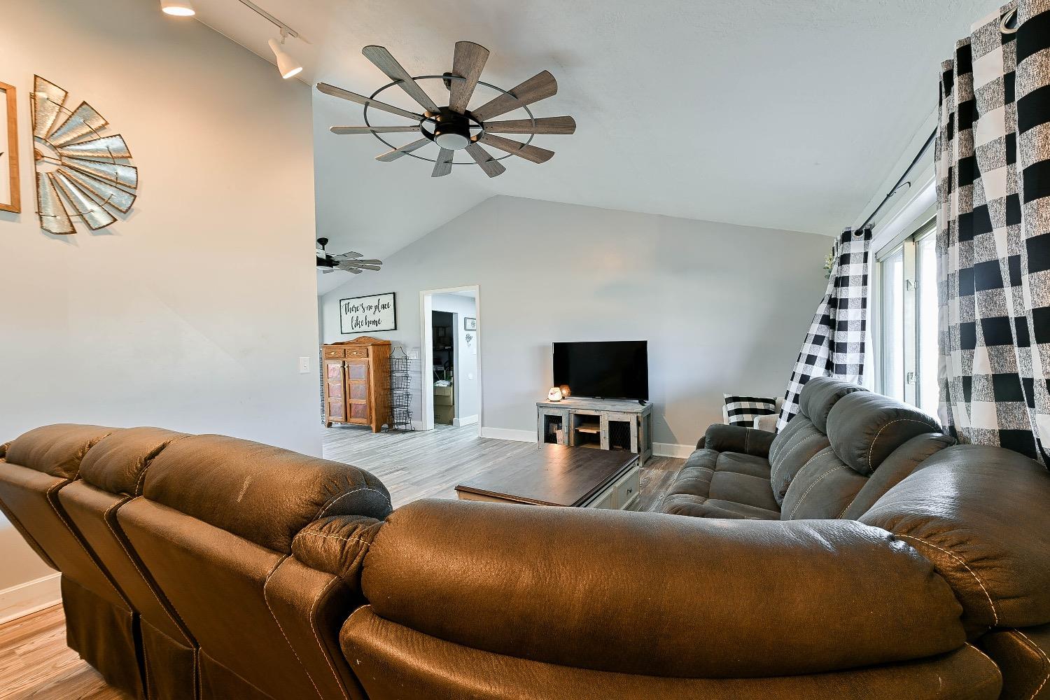 15792 Highway 250 Rising Sun, IN 47040 - Photo 6 of 33