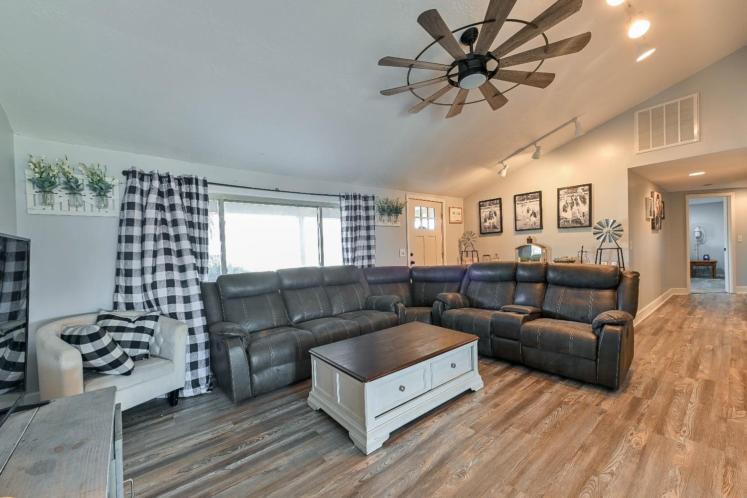 15792 Highway 250 Rising Sun, IN 47040 - Photo 8 of 33