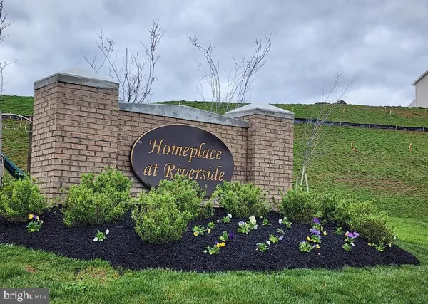 $2,100 | 104 Cramsford Street, Falling Waters, WV 25419
