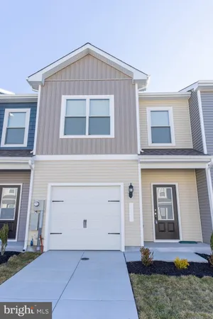 $2,100 | 104 Cramsford Street, Falling Waters, WV 25419