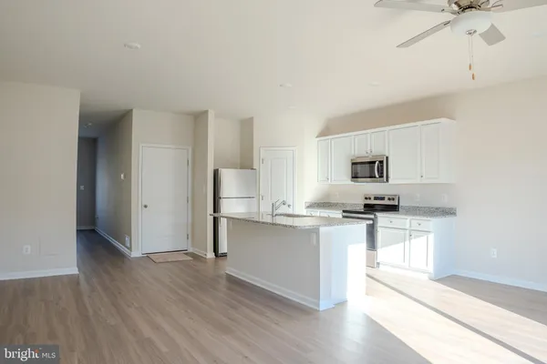 $2,100 | 104 Cramsford Street, Falling Waters, WV 25419