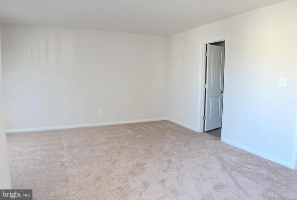 $2,100 | 104 Cramsford Street, Falling Waters, WV 25419