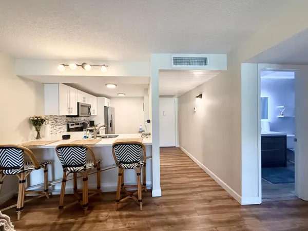 $2,400 | 11 Royal Palm Way, Unit PH 303, Boca Raton, FL 33432