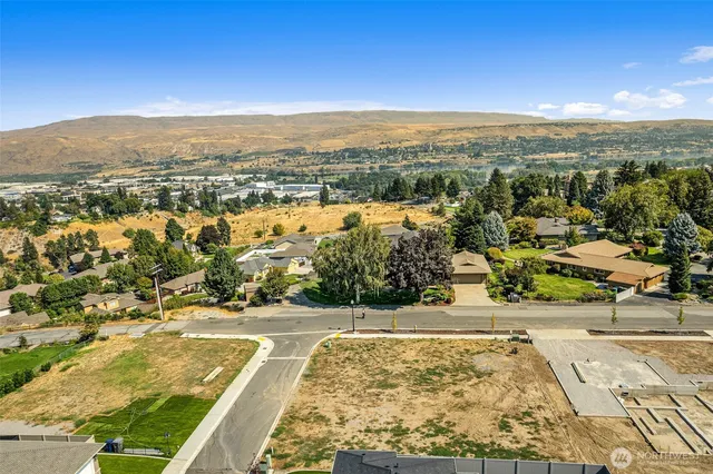 $214,900 | 2140 Covey Ridge Lane, Wenatchee, WA 98801